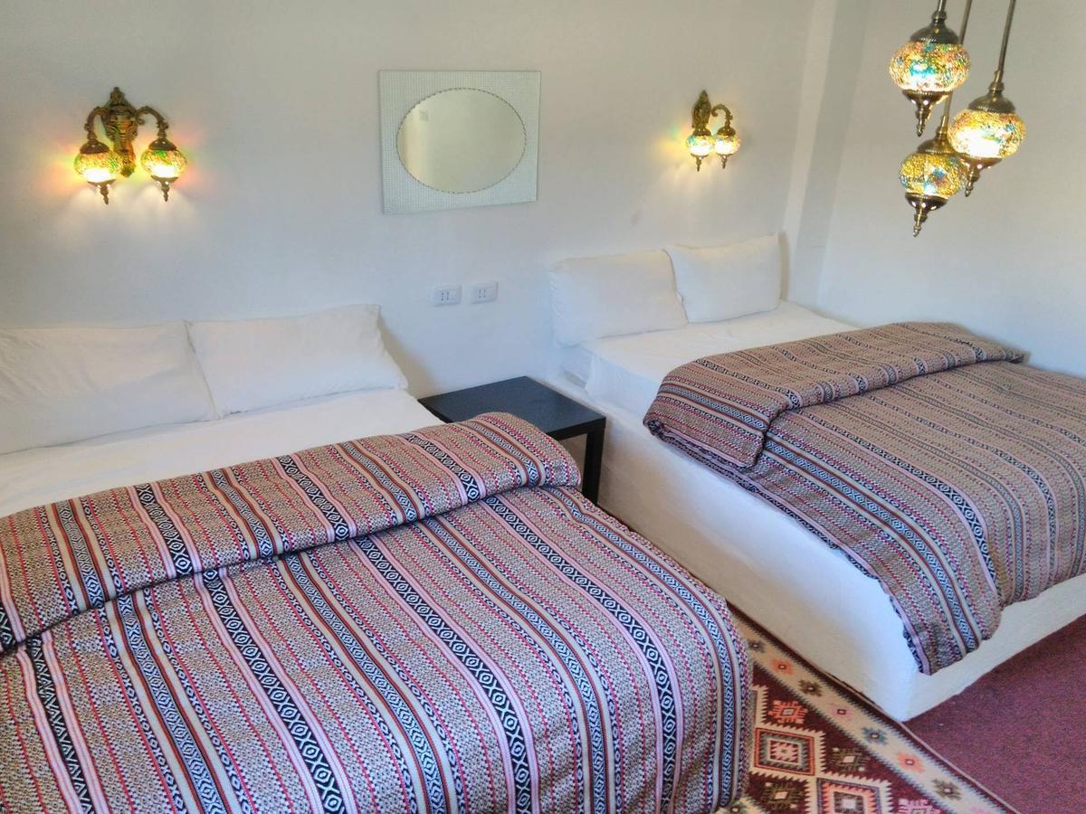 Petra Bedouin Bed And Breakfast Ваді-Муса Екстер'єр фото