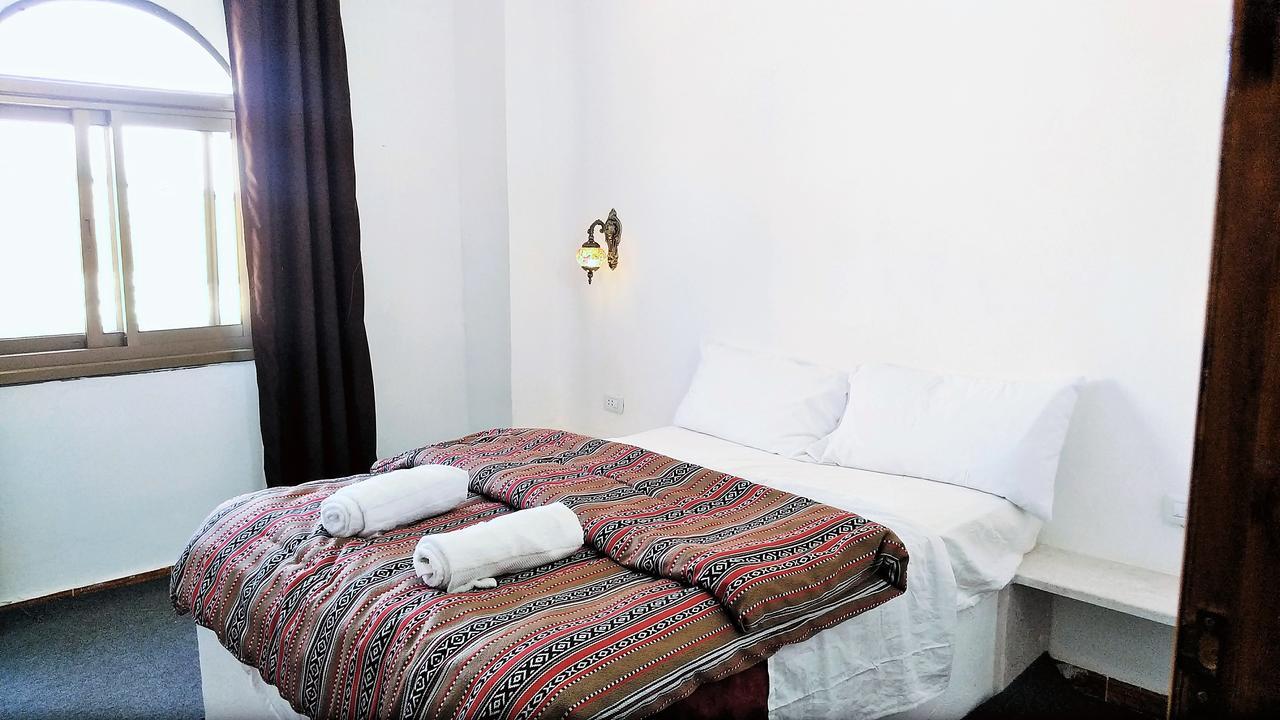 Petra Bedouin Bed And Breakfast Ваді-Муса Екстер'єр фото