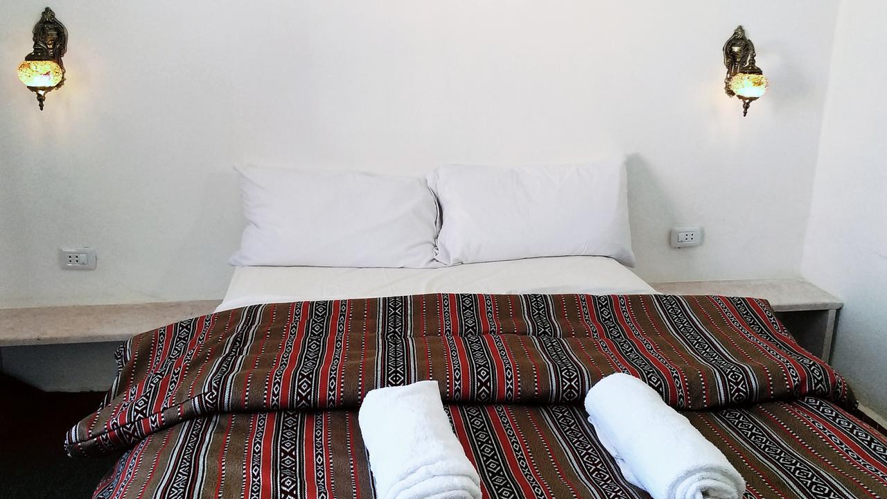 Petra Bedouin Bed And Breakfast Ваді-Муса Екстер'єр фото